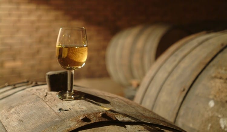 Zolotistyj-cvet-vina-Rkaciteli-e1433326325668 Лучшие вина Грузии Ркацители - популярное белое грузинское вино