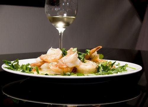 Vino-Gurdzhaani-v-sochetanie-s-rybnoj-zakuskoj Лучшие вина Грузии Гурджаани - белое сухое марочное вино