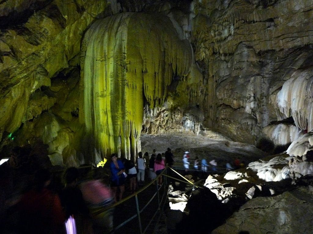 Новоафонская пещера в Абхазии*