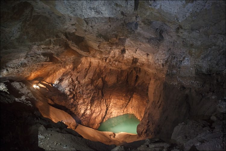 Новоафонская пещера в Абхазии*
