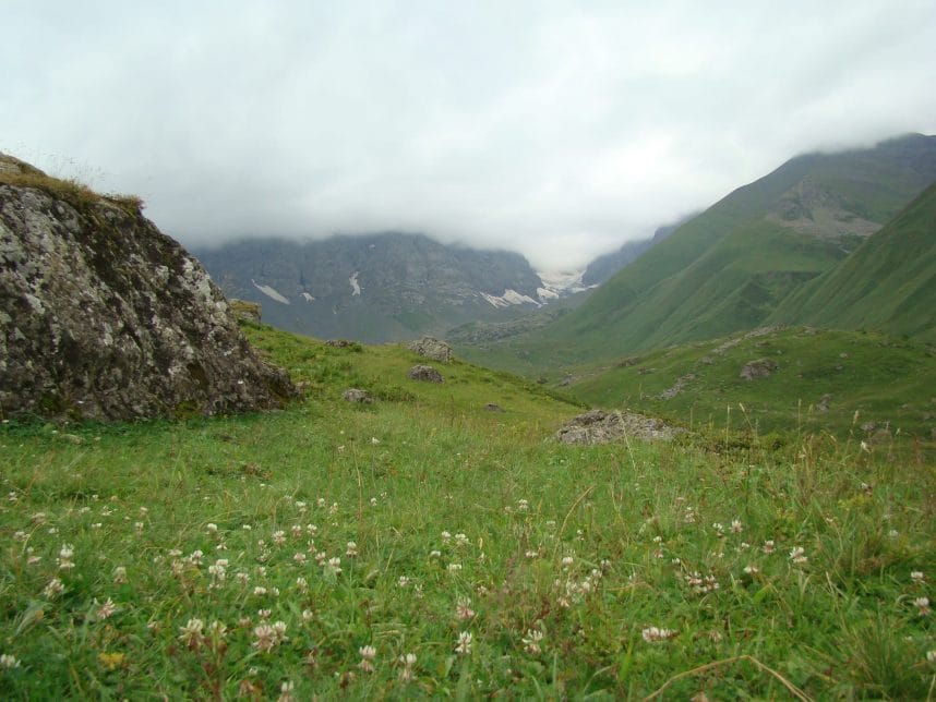 Абуделаури - "цветные" озёра Кавказских гор