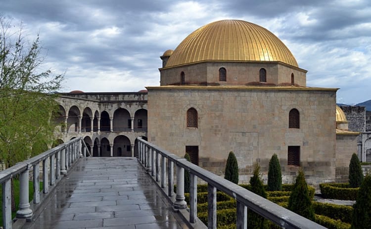 Мечеть Ахмедийе - памятник истории и архитектуры в Ахалцихской крепости Рабат