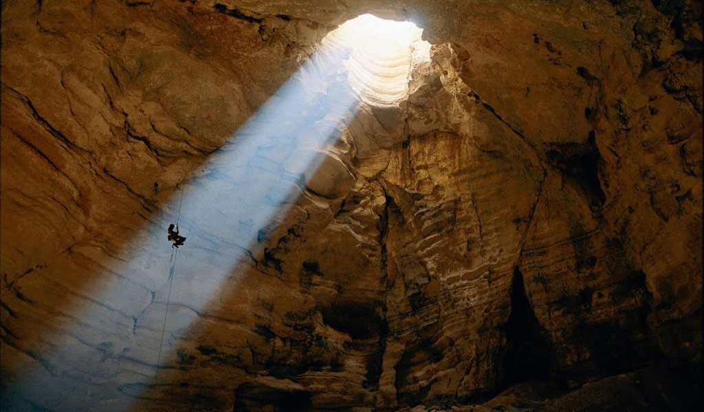 Пещера Крубера-Воронья – самая глубокая в мире пещера