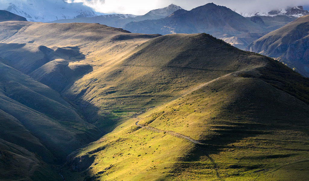 Национальный парк Казбеги - один из самых посещаемых заповедников Грузии
