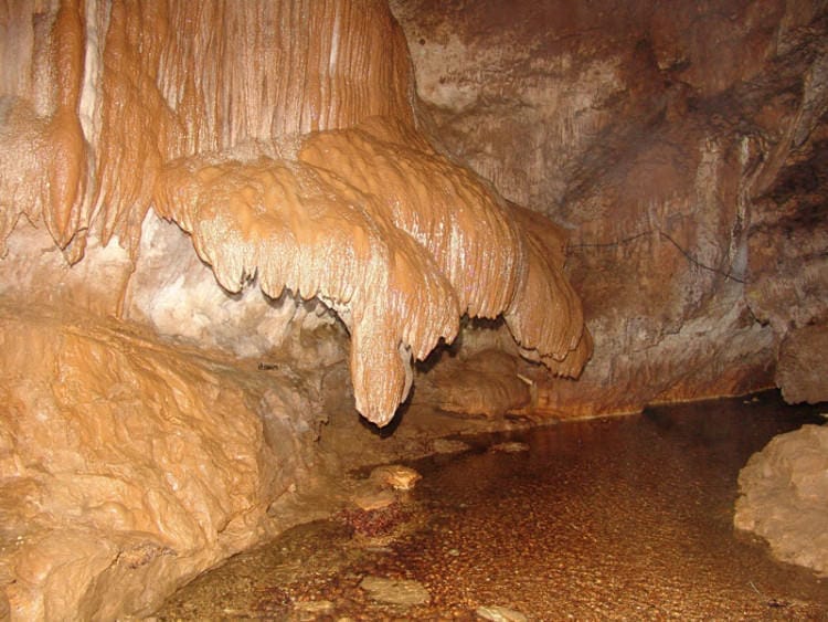 Пещера Абрскила в Абхазии* - таинственное место, овеянное легендами
