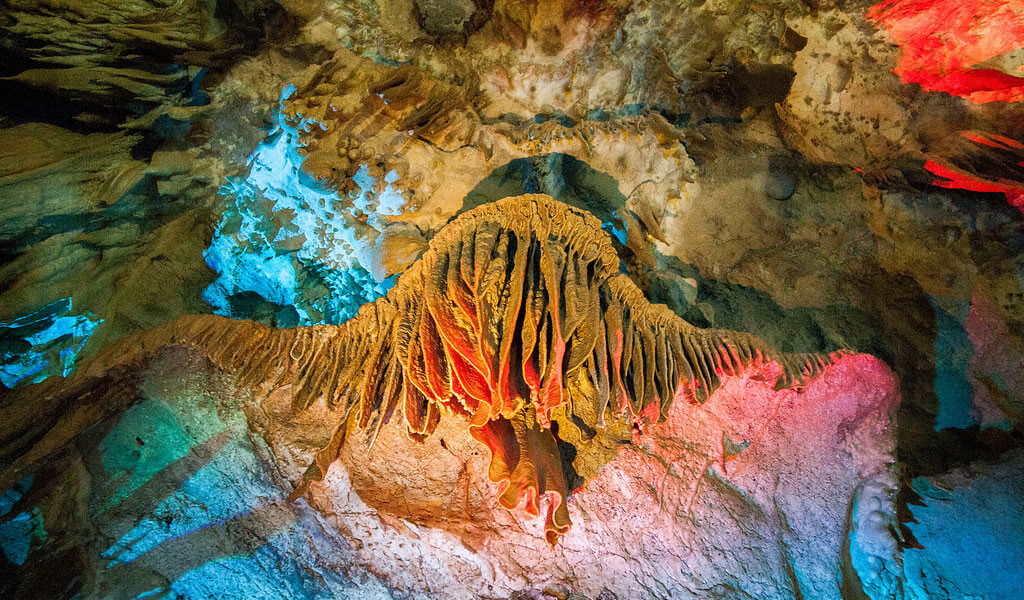 Пещера Прометея (Кумистави) – одна из красивейших пещер Грузии