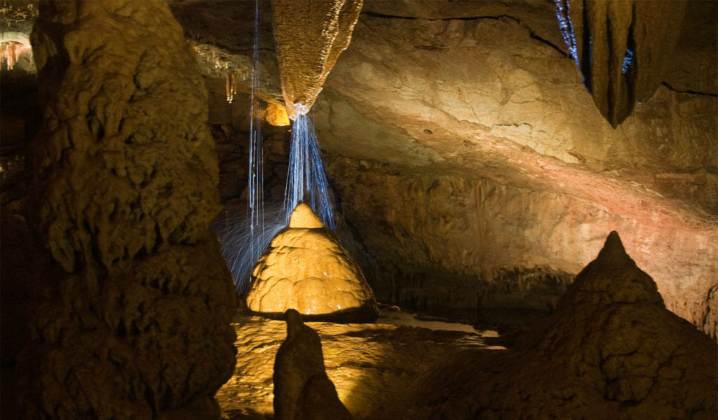 Пещера Прометея (Кумистави) – одна из красивейших пещер Грузии