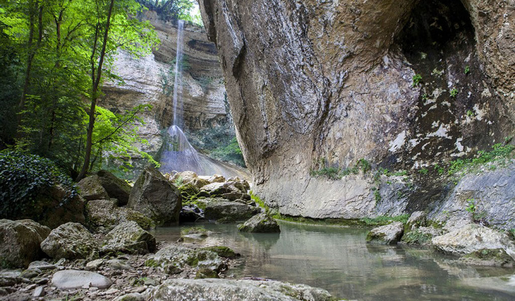 Шакуранский водопад - загадочное и удивительное место в Абхазии*