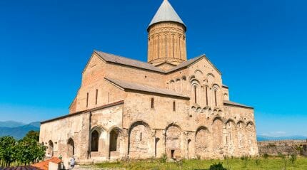 Кафедральный собор и монастырь Алаверди - один из самых известных и самых масштабных храмов Грузии