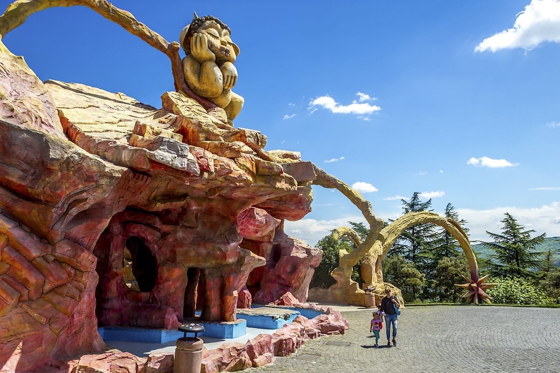Парк развлечений и аттракционов на горе Мтацминда