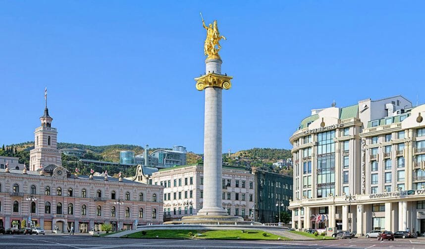 памятник Тбилиси