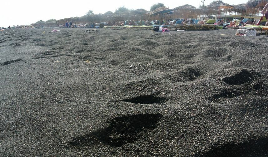 Курорт с черным песком