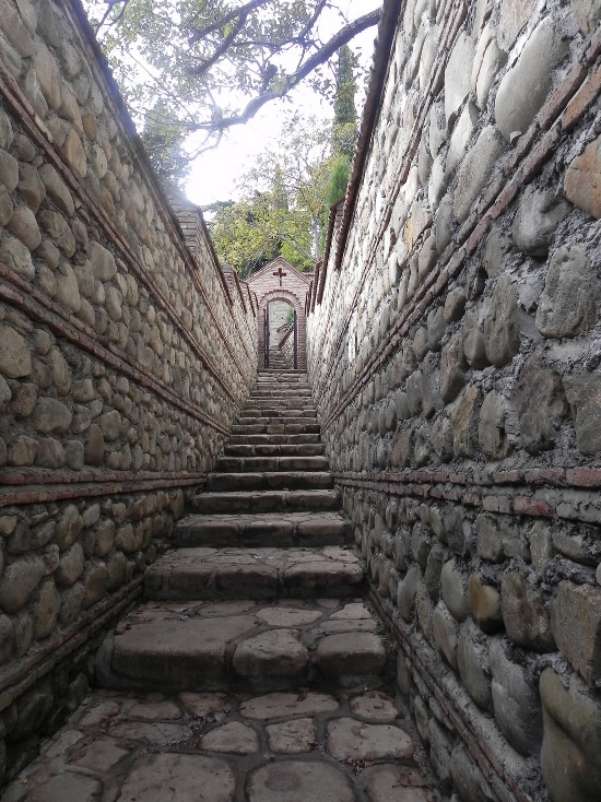 Каньон окаце из батуми. Самеба грузия. Самеба грузия. Церковь святого христа всеспасителя батуми. Экскурсии из батуми в тбилиси.