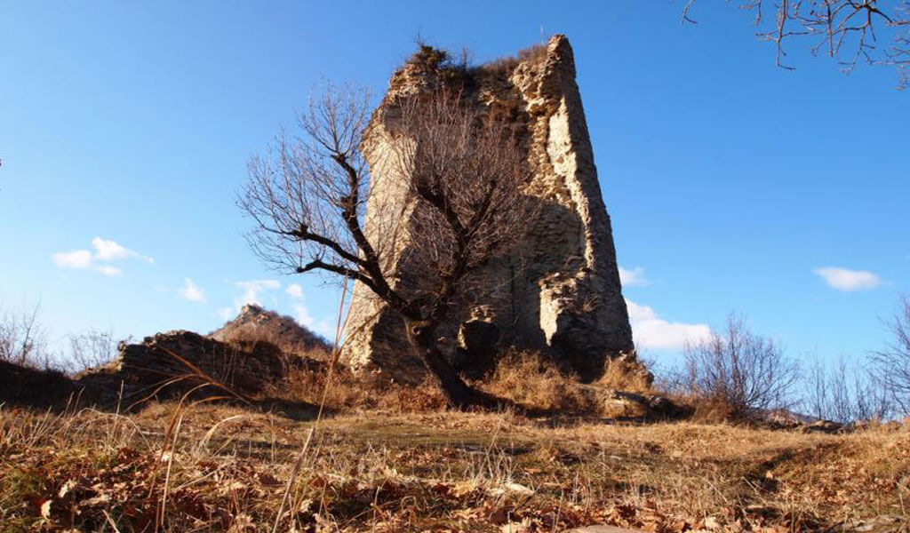 Развалины древней крепости Уджарма