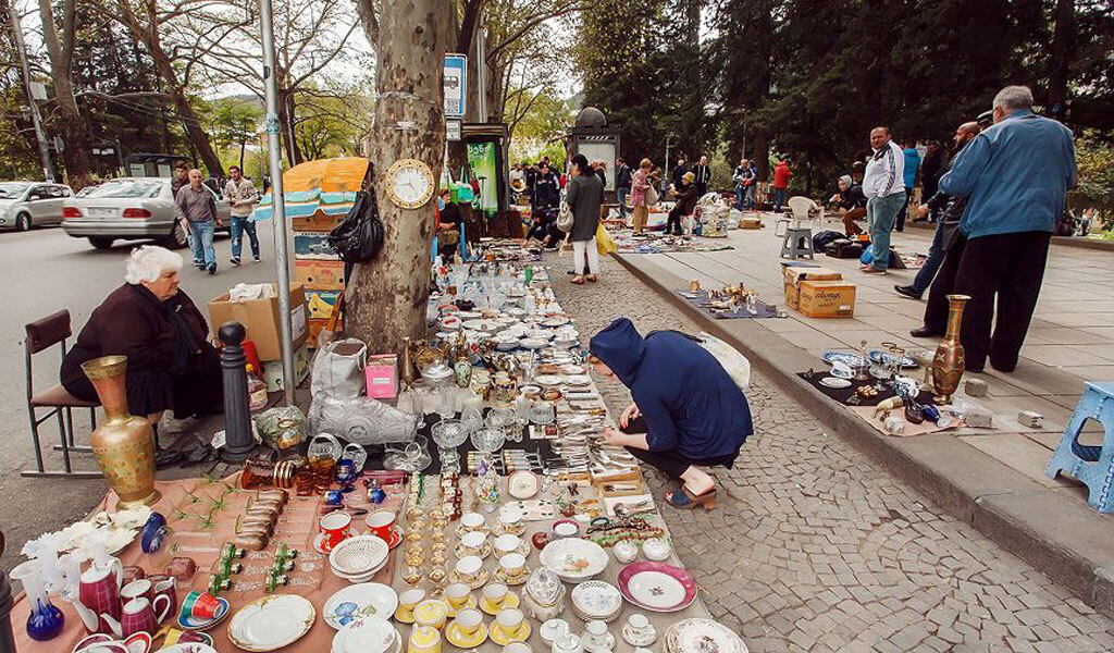 Рынок Сухой мост в Тбилиси - стоит ли ходить на блошиный рынок туристу
