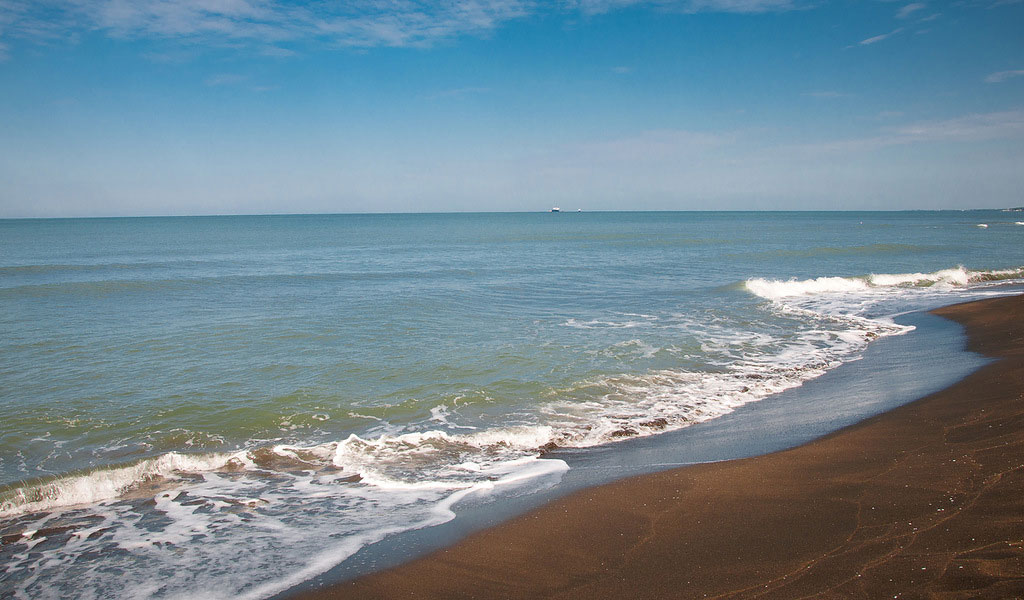Какое море в Грузии - где провести пляжный отдых 2022?