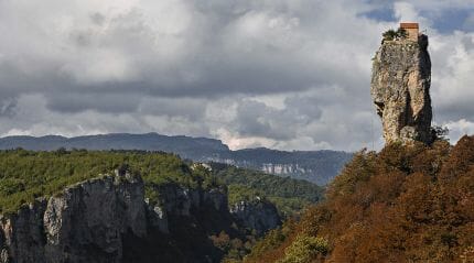 Знаменитый столп Кацхи в Грузии благоустроят